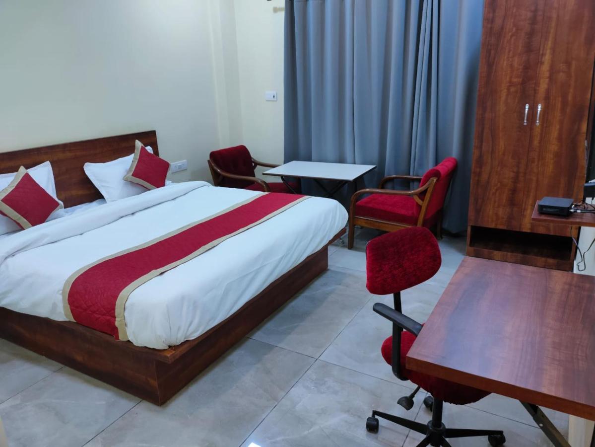 Hotel Manorama Inn Лакхнау Екстер'єр фото